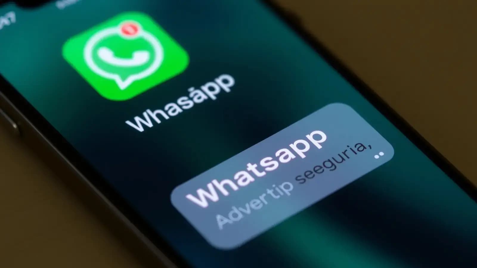 WhatsApp alerta a 200 usuarios tras instalar aplicación falsa con spyware