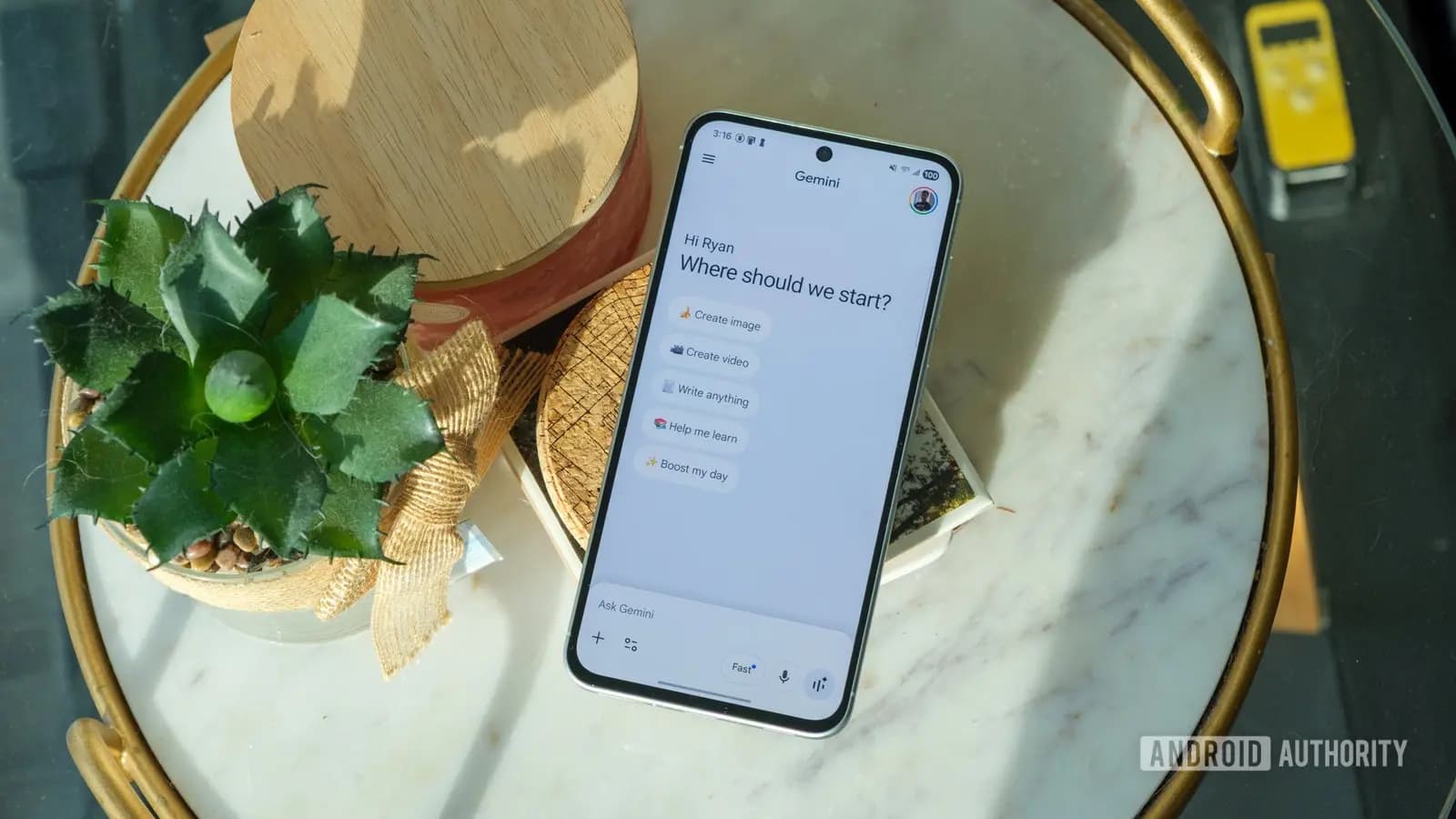 Google actualiza la app Gemini con mejoras en niveles de pensamiento y notificaciones