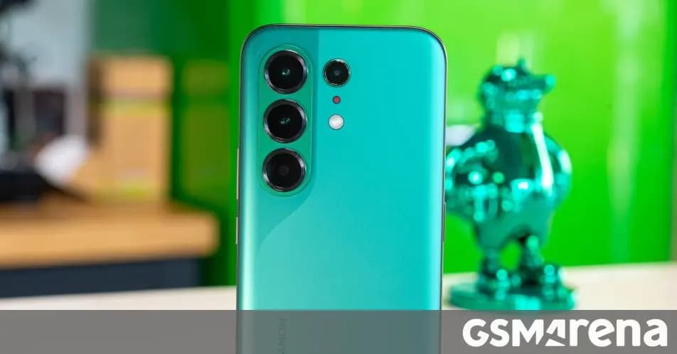 Tecno Camon 50 Ultra llega a India con enfoque en creadores y fotografía